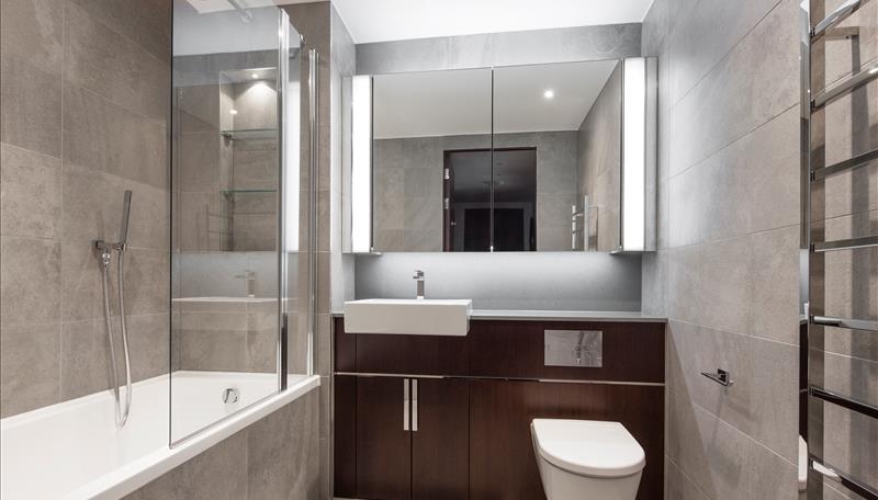 2 bed property in Charles Clowes Walk, London